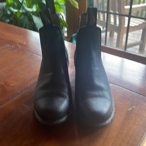 Almost brand new bluntstone boots US size 7.5